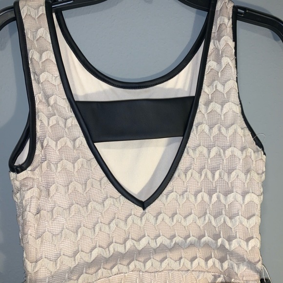 Dress - Picture 3 of 4